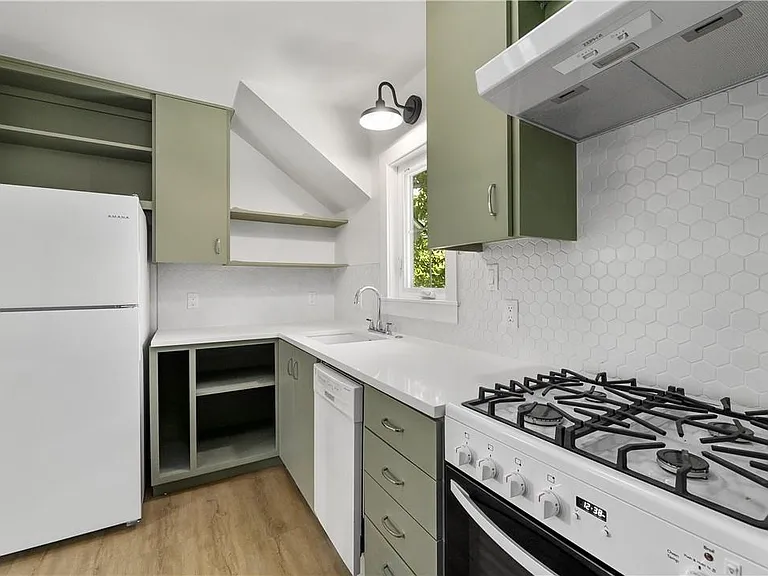 7505 Grover Ave #GARAGE B — Photo 11