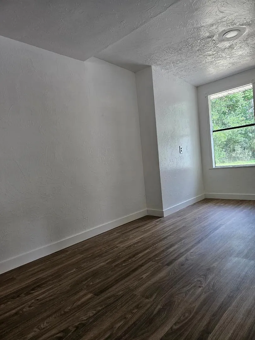 Unit Photo - 939 NE 18th St #A