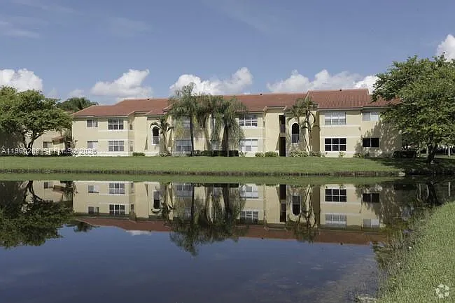 565 Vista Isles Dr #2024 — Photo 3