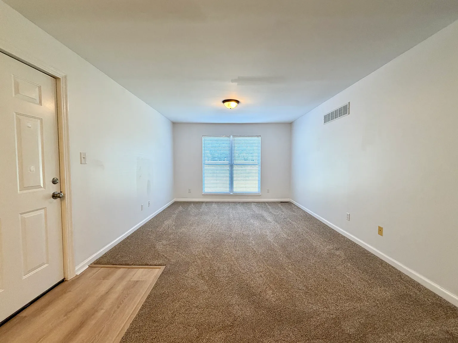 2 bed, 900 sqft, $1,245 — Photo 2