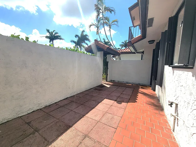 13465 Fountain View Blvd — Photo 39