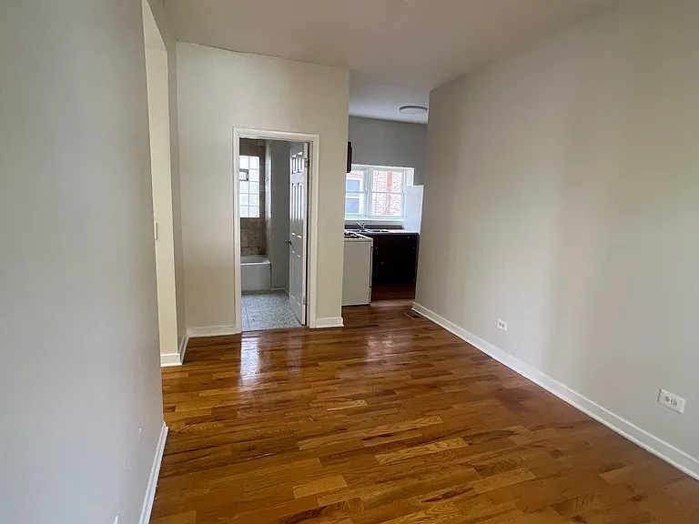 1052 N Avers Ave #1F — Photo 14