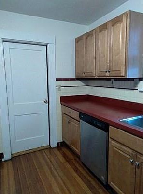 1st image of 34 Waverley St #34