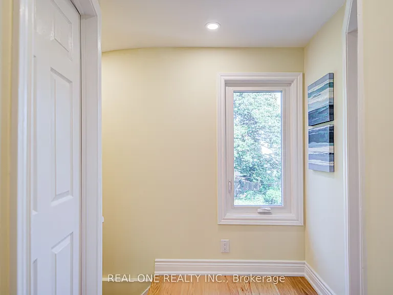 4052 Saint James Ave — Photo 23