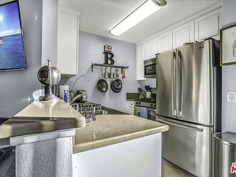 7320 Hawthorn Ave #315 — Photo 11