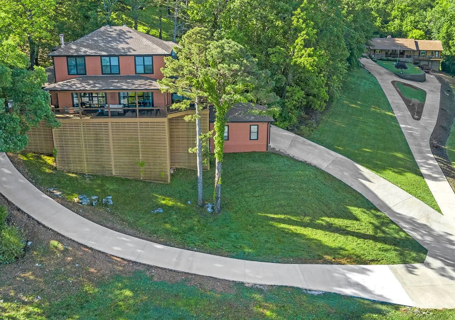 Modern Beaver Lake retreat — Photo 3