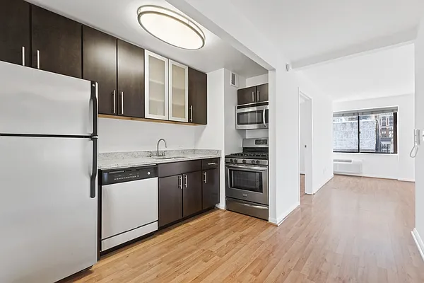 Rented by Greystar | media 2