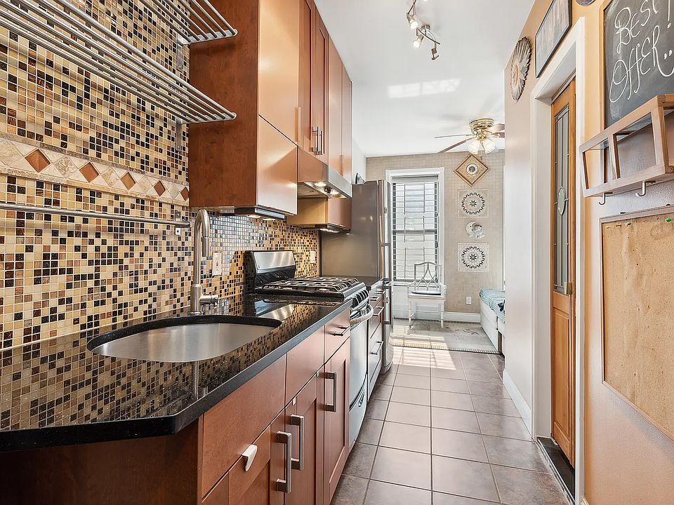 1st image of 206 E 7th St APT 8