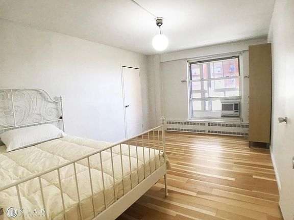 3rd image of 90 La Salle St APT 9A