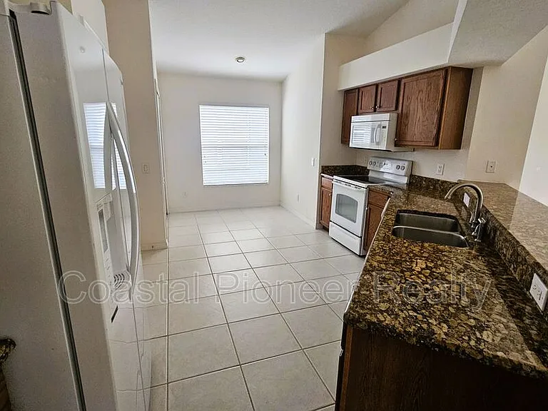 3220 Clover Blossom Cir — Photo 12