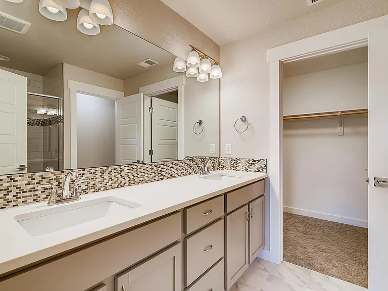 294 E Chestnut St #2 — Photo 17