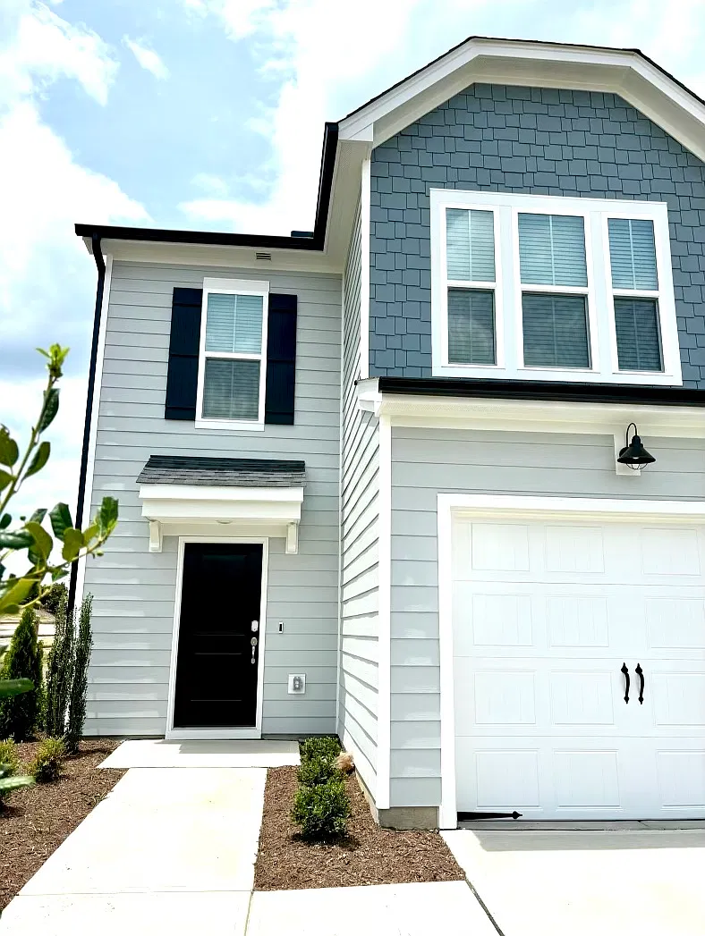 3 bed, 2.5 bath, 1558 sqft, $1,895 — Photo 1