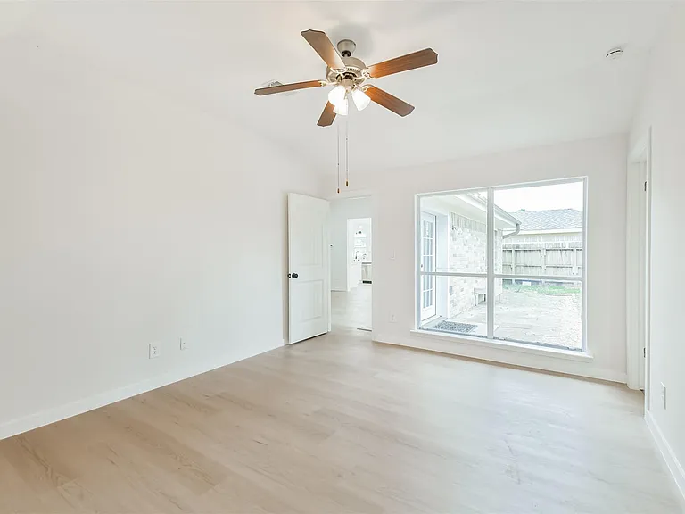 12018 Woolford Dr — Photo 15