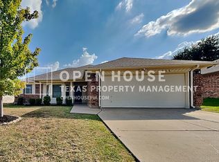 924 Robinwood Dr, Arlington, TX 76017