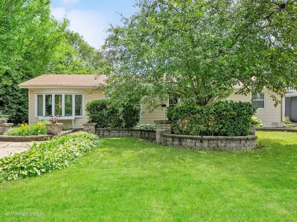 324 Shawnee Dr, Carol Stream, IL 60188