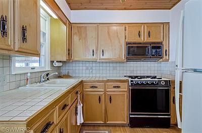 4th image of 815 Aberdeen St NE