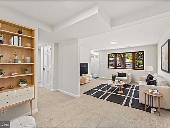 4th image of 15213 Calexico Ln