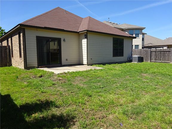 4th image of 1021 Hyde Park Dr