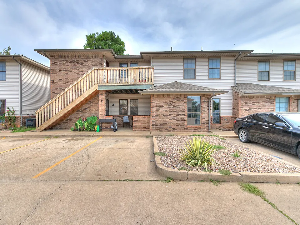 1022 Rambling Oaks Dr #F