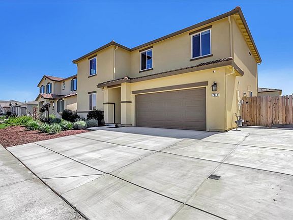 2nd image of 2043 Greenbriar Dr