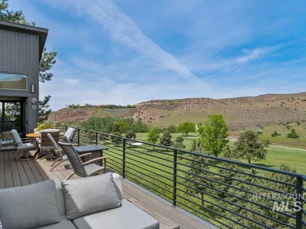 1094 E Hearthstone Dr, Boise, ID 83702