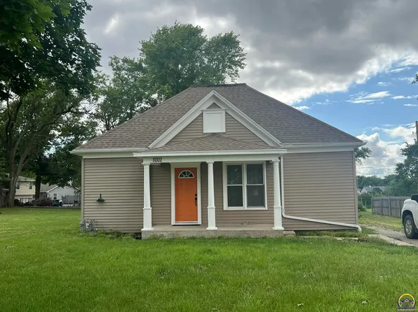 1002 N 1st St, Hiawatha, KS 66434