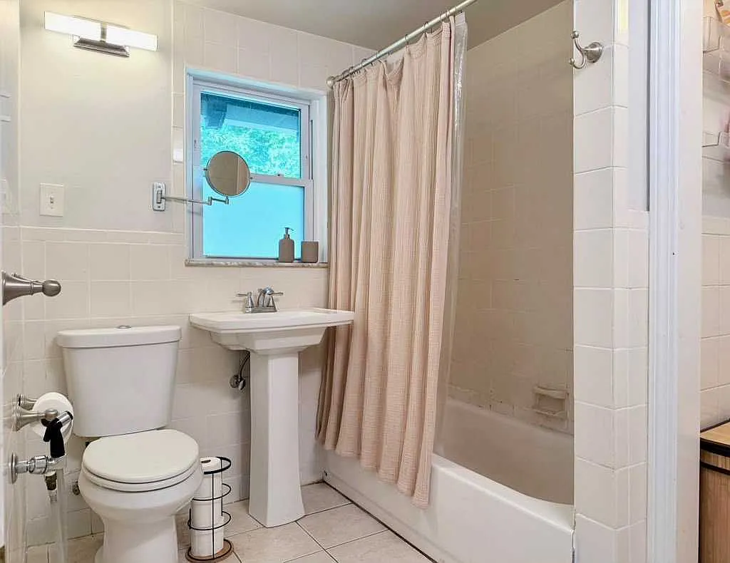 3 bed, $3,995 — Photo 2