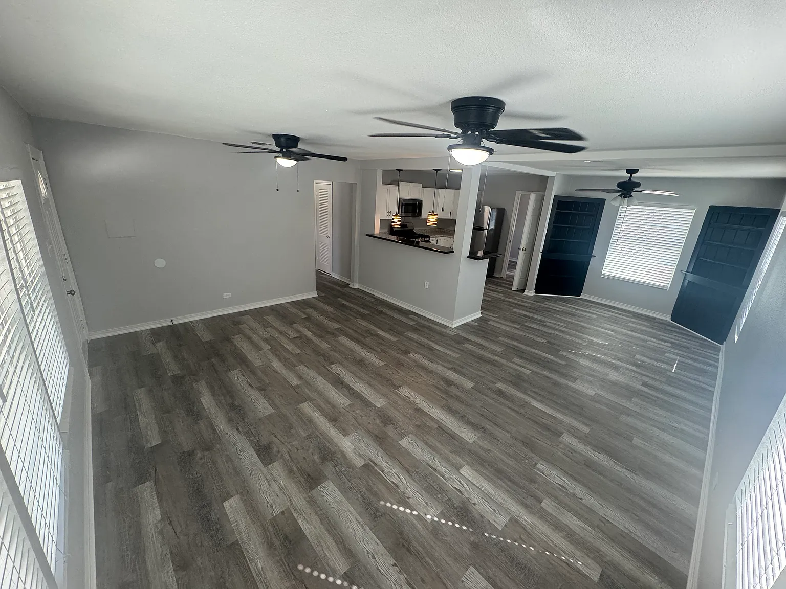 3 bed, 1400 sqft, $2,000 — Photo 3