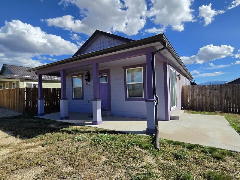 3 bed, 1152 sqft, $1,900 — Photo 2
