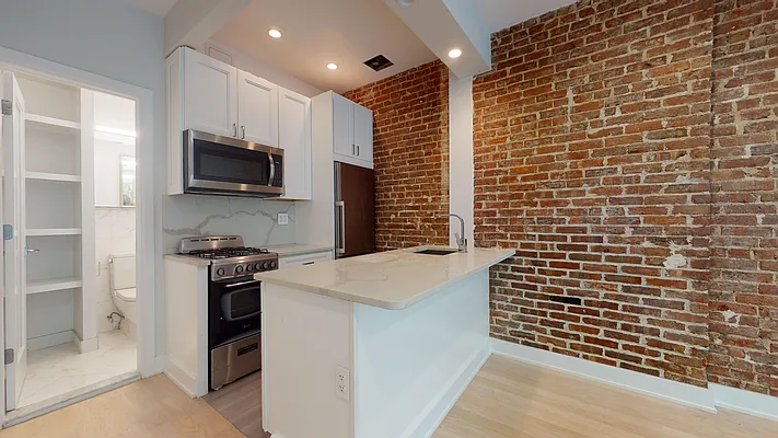 Rented by Bond New York | media 2