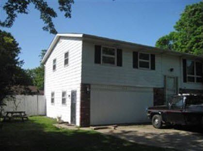 2nd image of 482 Greenfield St
