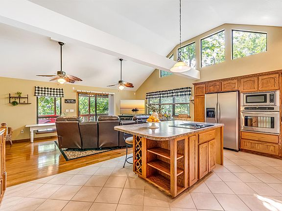 3rd image of 22967 Peppermint Dr