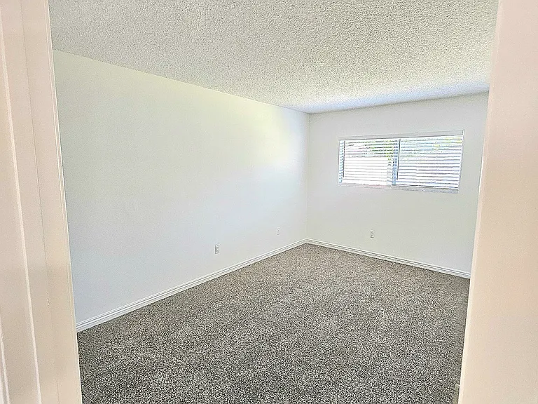 Beach Walk Apartments — Photo 18