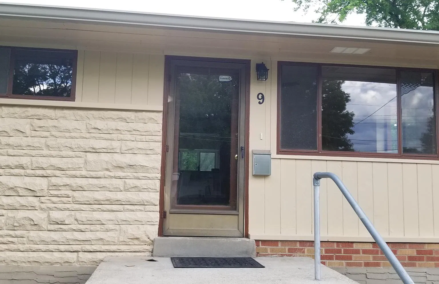 4 bed, 1600 sqft, $1,950 — Photo 2