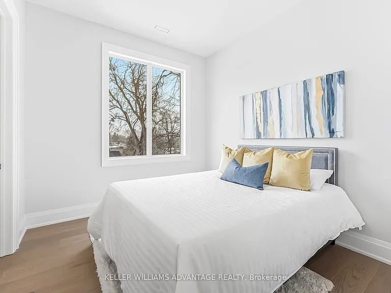 711 Hillview Cres — Photo 30