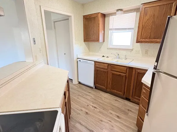 Eastgate 1705, 1705 E 24th Ave APT 3, Hutchinson, KS 67502