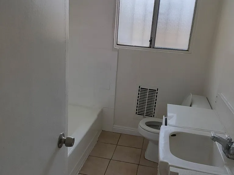 3507 W 104th St #1 — Photo 5