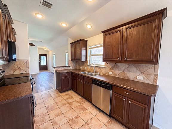 2nd image of 1704 River Oak Ln
