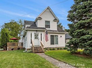 24 E Shore Dr, Whitmore Lake, MI