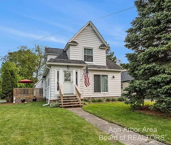 24 E Shore Dr photo 1