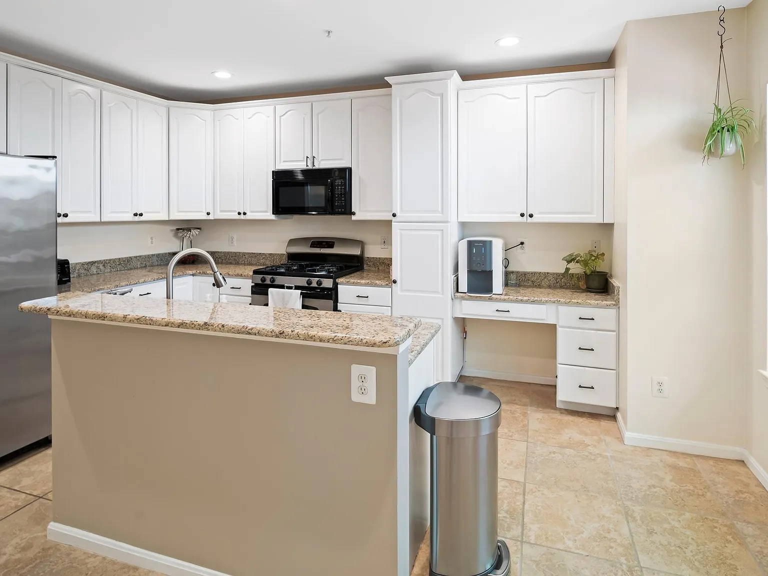 3 bed, 2513 sqft, $3,500 — Photo 4