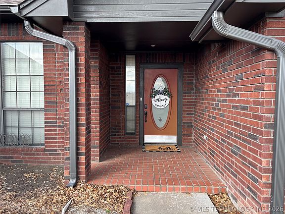 2nd image of 1701 Southern Hills Dr