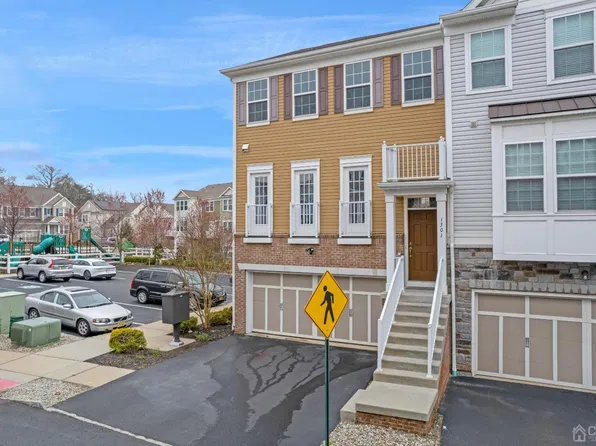 1301 Hudson Cir, Highland Park, NJ 08904