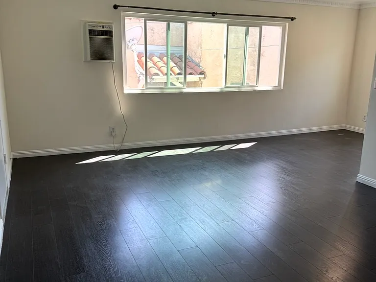 1631 N Harvard Blvd #5 — Photo 5