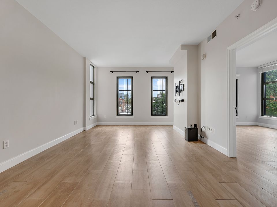 1st image of 910 M St NW APT 312