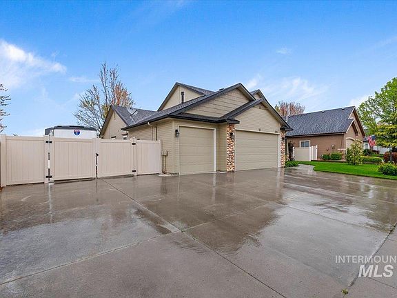 3rd image of 676 W Anton Dr