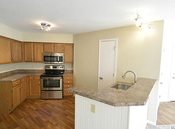 3rd image of 1336 Highland Oaks Dr Unit A