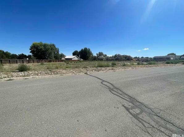 125 Deer Creek Cir, Fallon, NV 89406