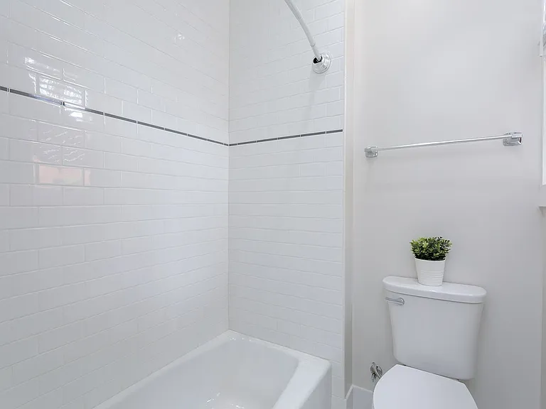 149 S Los Robles Ave — Photo 19