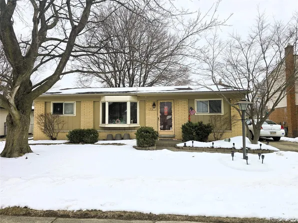 50674 Bower Dr, Chesterfield, MI 48047